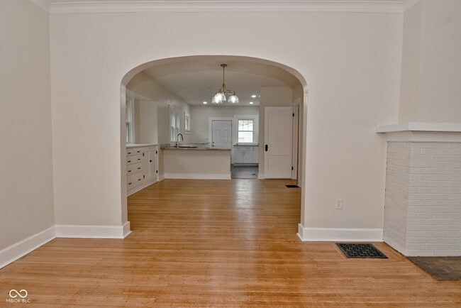 Building Photo - 3928 N Kenwood Ave