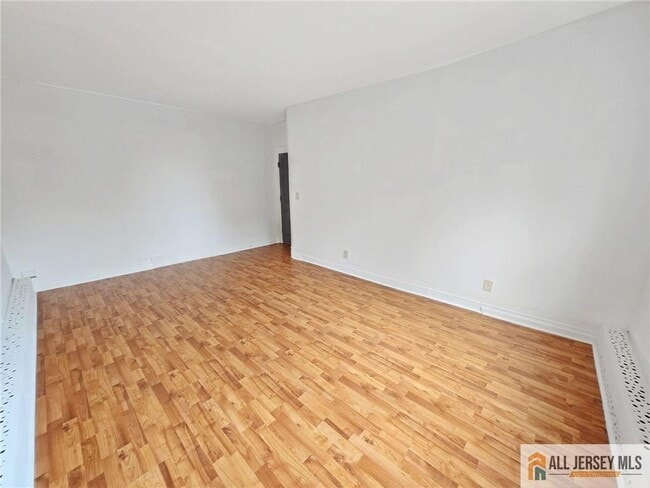 Building Photo - 106 S Broadway