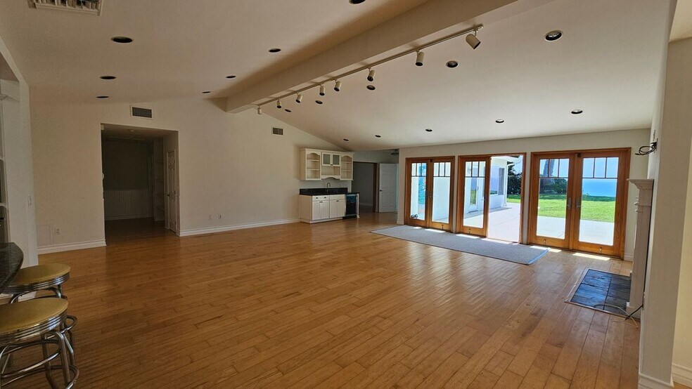 Building Photo - 30637 Rue De La Pierre