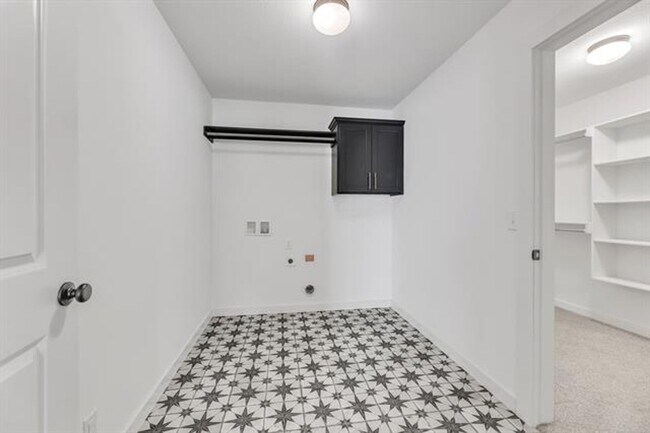 Building Photo - Stunning 4 Bed 3 Bath Broken Arrow Gem