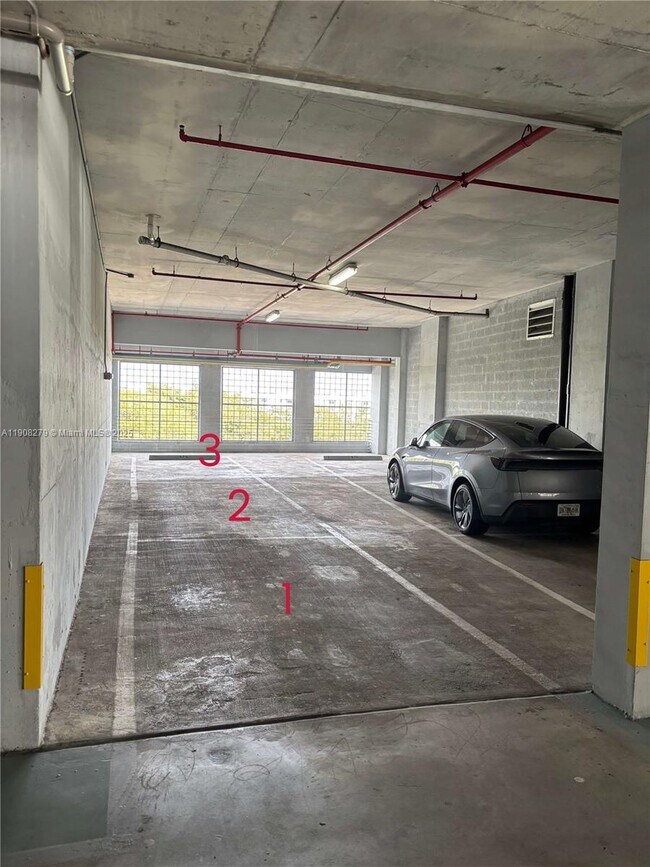 Building Photo - 601 NE 36th St