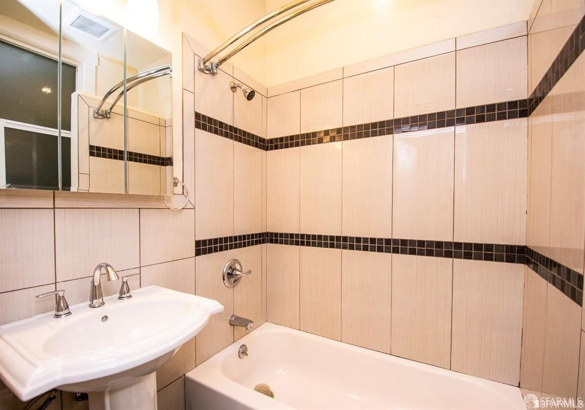 Building Photo - 4927 California St