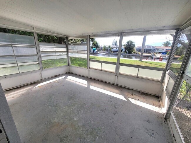 Building Photo - 13637 Maria Dr