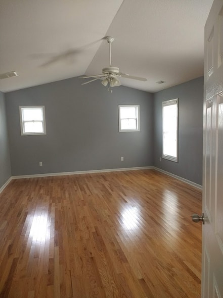 Building Photo - 14 Grove Garden Ave