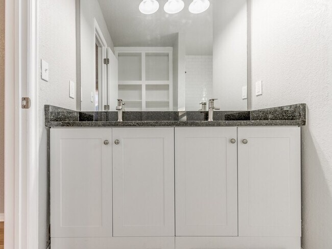 Building Photo - 509 Bluegrass Ln