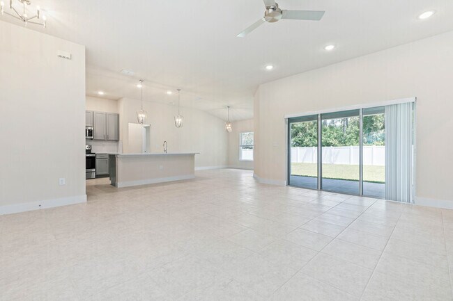 Building Photo - 11 Portia Ln