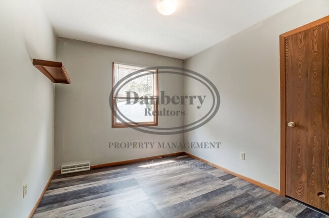 Building Photo - 3164 Kylemore Rd