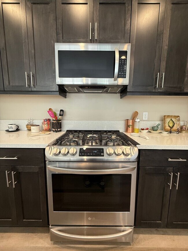 Building Photo - Beautiful Newer Meadows at Rice Ranch Sing...