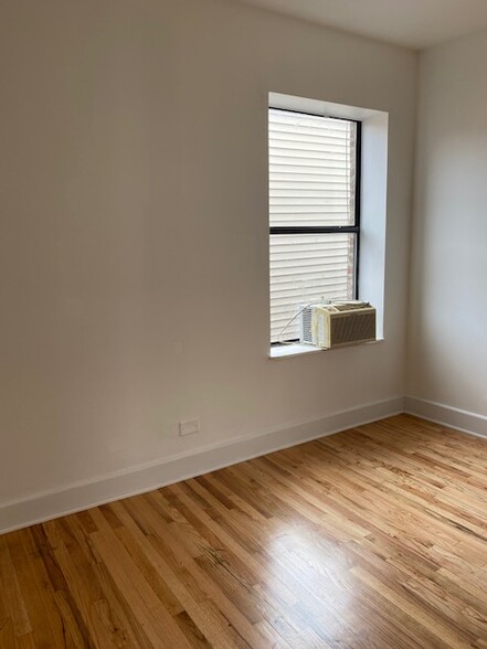 Bedroom - 4928 N Kedzie Ave