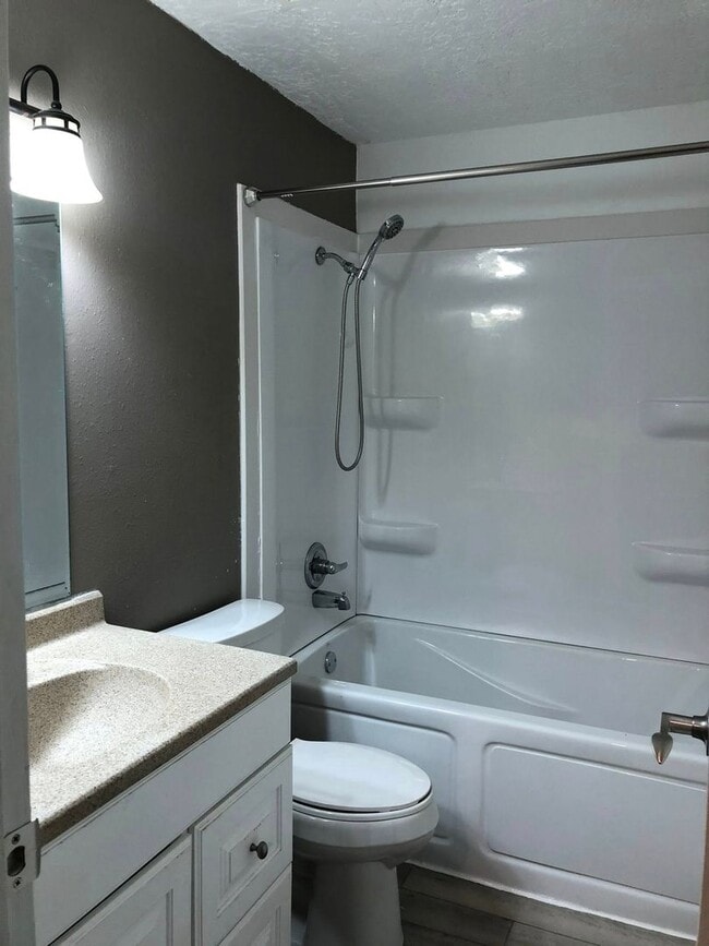 Building Photo - Lovely, Updated Townhome for Rent