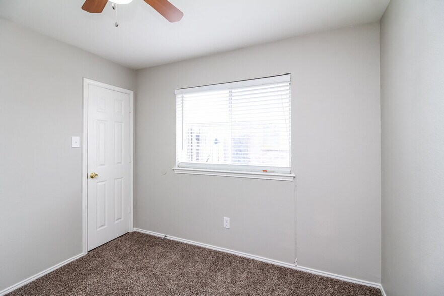 Building Photo - 1502 Killdee Ct