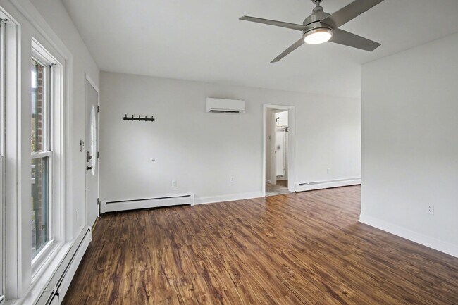 Building Photo - 415 Mountain View Rd