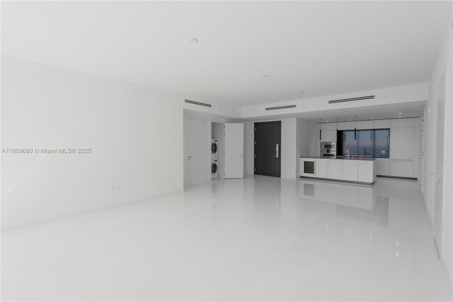 Building Photo - 300 Biscayne Blvd Way