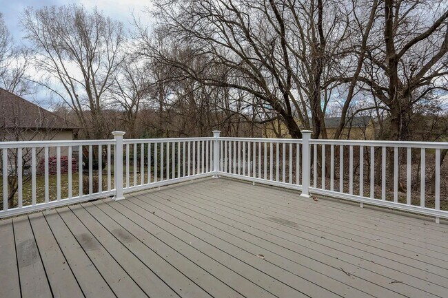 Building Photo - Rare 4 bed singe family super nice luxurio...