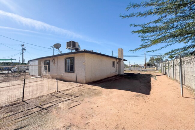 Building Photo - 2Bed/1Bath House at McDowell/32nd St! Move-In Ready on 10/08/2026! – NO HOA!