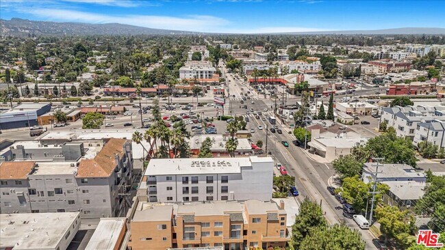 Building Photo - 10918 Camarillo St