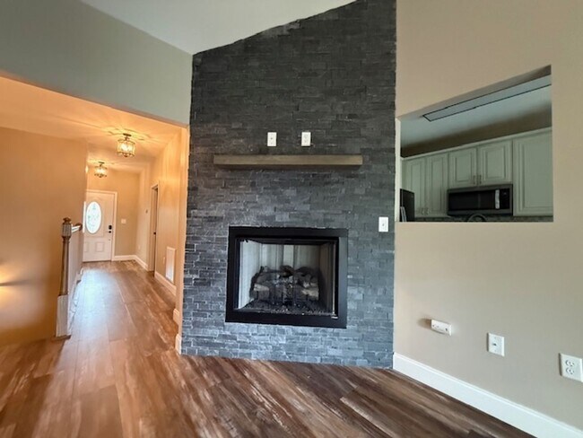 Building Photo - Effortless Comfort with a Touch of Luxury