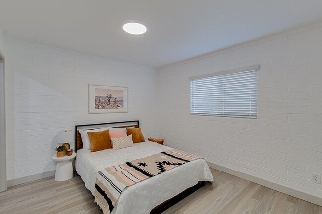 Building Photo - $599 Move in Special - Gorgeous, Open Concept Two Bed Two Bath near Old Town Scottsdale!