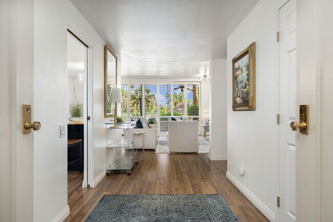 Building Photo - 910 Island Dr