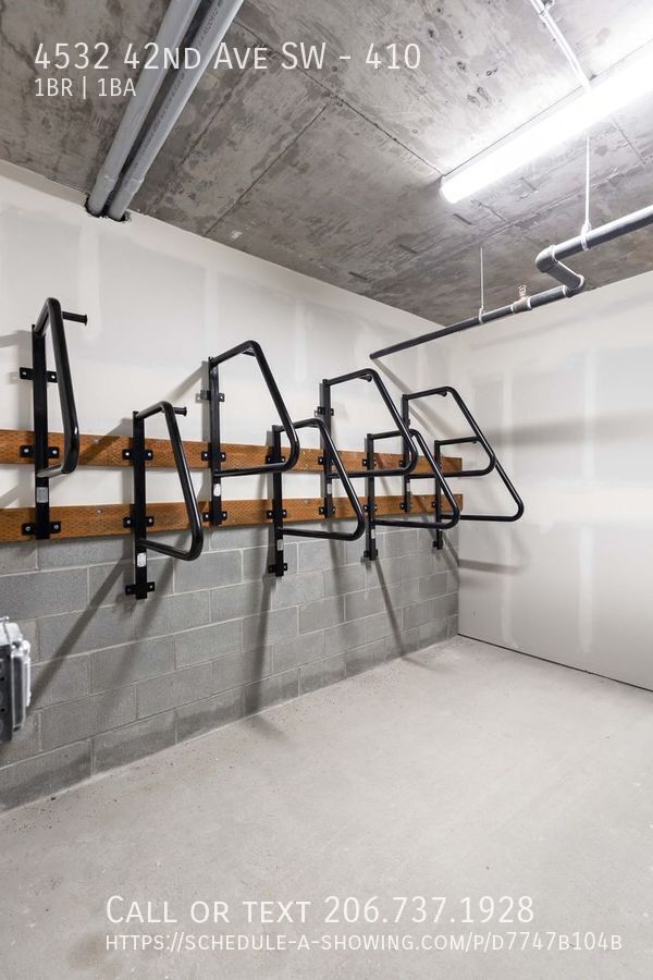 Building Photo - 4532 42nd Ave SW