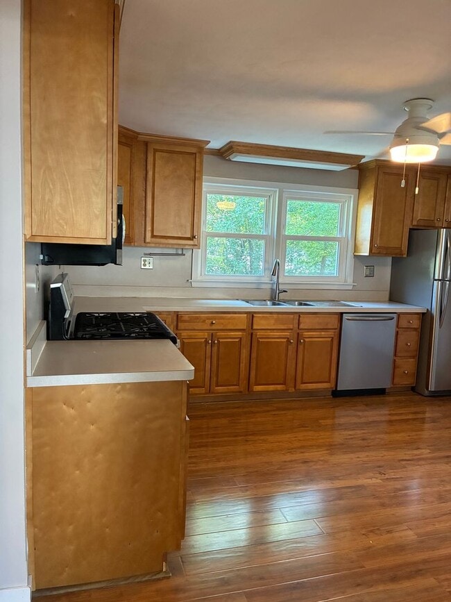 Building Photo - Charming ranch in beach community