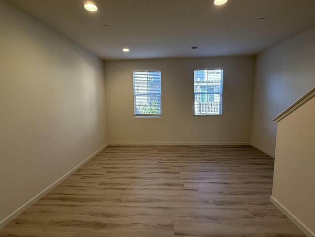 Building Photo - 1055 Chamomile Walkway