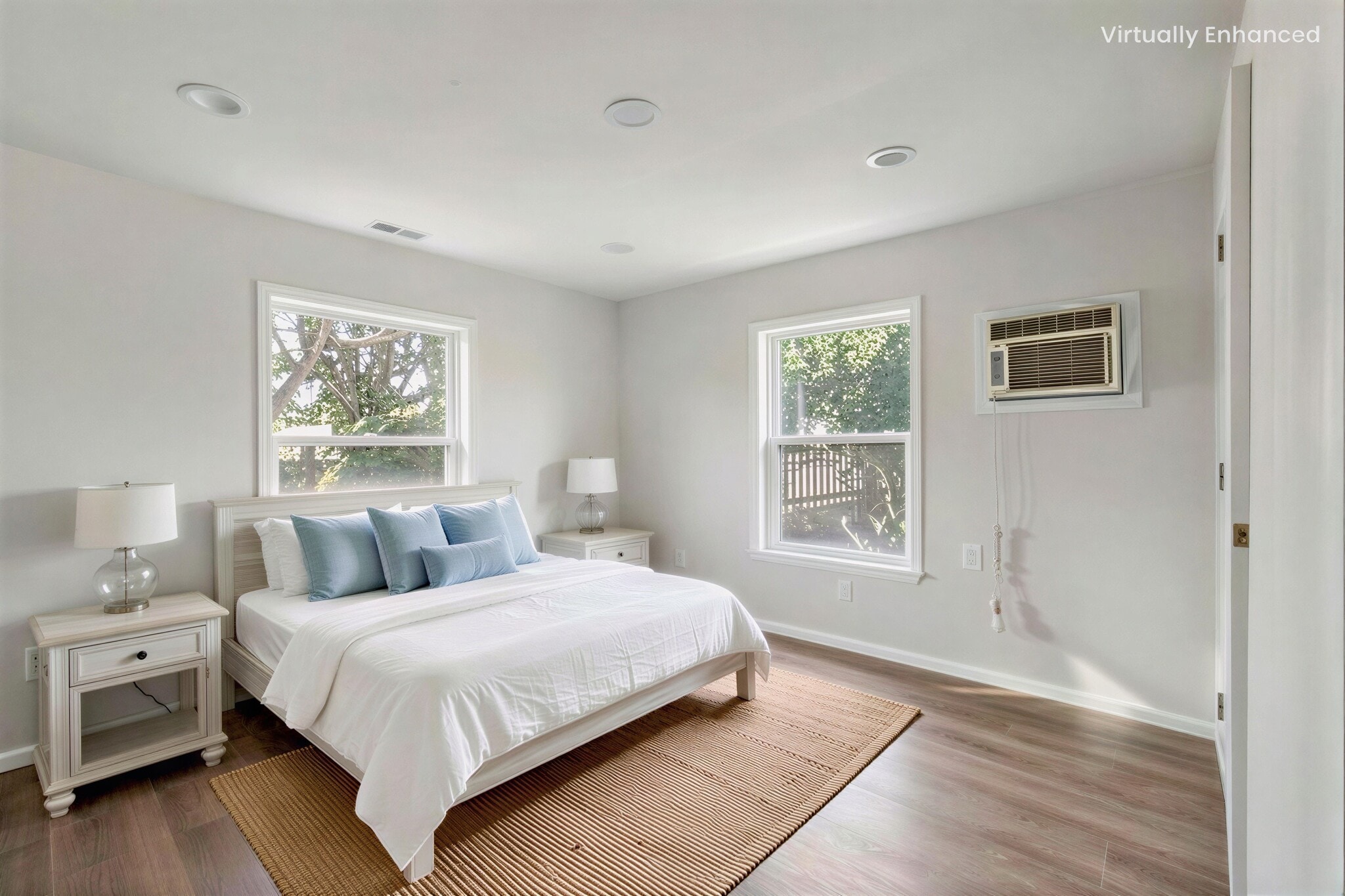 Building Photo - 1842 E Victoria Ave