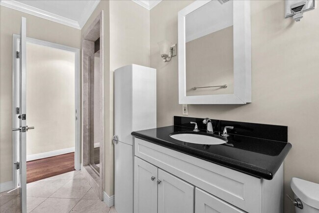 Building Photo - Luxury Private 2 bd Rental Home w/ Pool