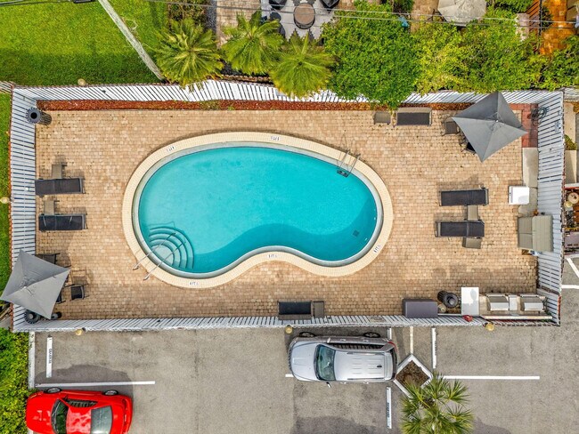 Building Photo - 2555 NE 11th St