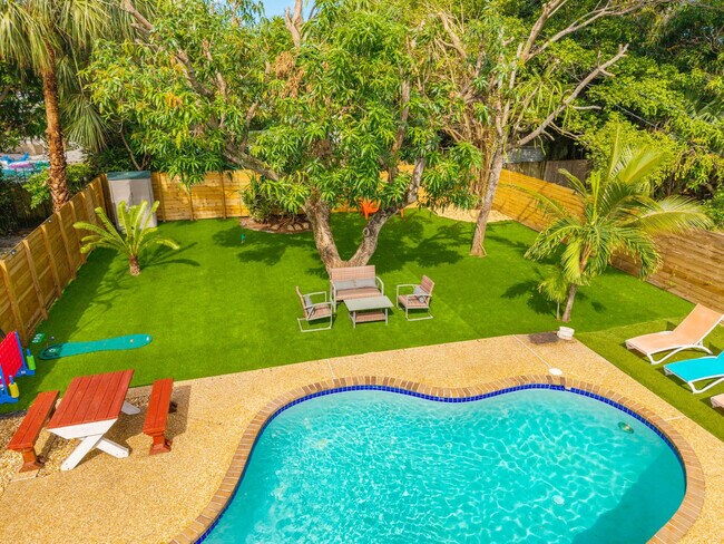 Building Photo - 1425 NE 5th Terrace