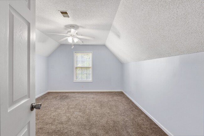 Building Photo - 2627 Elkmont Dr