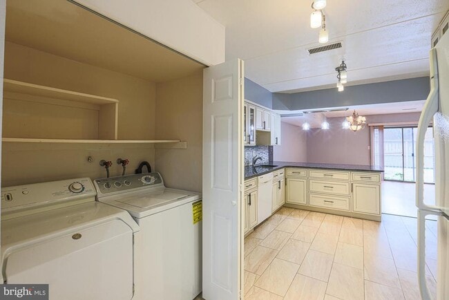 Building Photo - 17 Farmhouse Ct