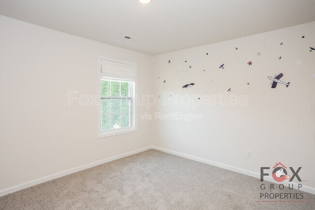 Building Photo - 313 Streamwood Rd