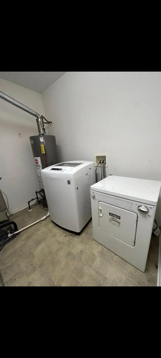 Building Photo - 328 Sweetbriar Ct