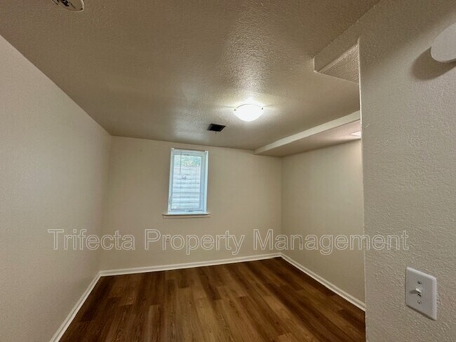 Building Photo - 622 Miller Dr