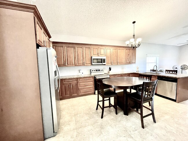 Building Photo - 6373 Lansdowne Cir