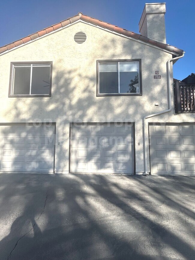 Building Photo - ***Updated 1 bed, 1 bath, 733 sqft Condo in the Heart of La Costa - Available 12/14***