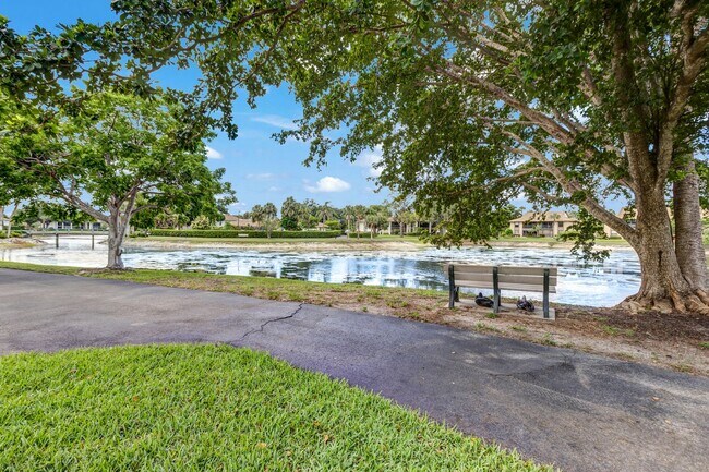 Building Photo - ** RETREAT AT NAPLES ** 3 BED / 2 BATH - C...