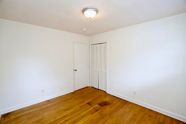 Building Photo - 1912 Dominion Dr