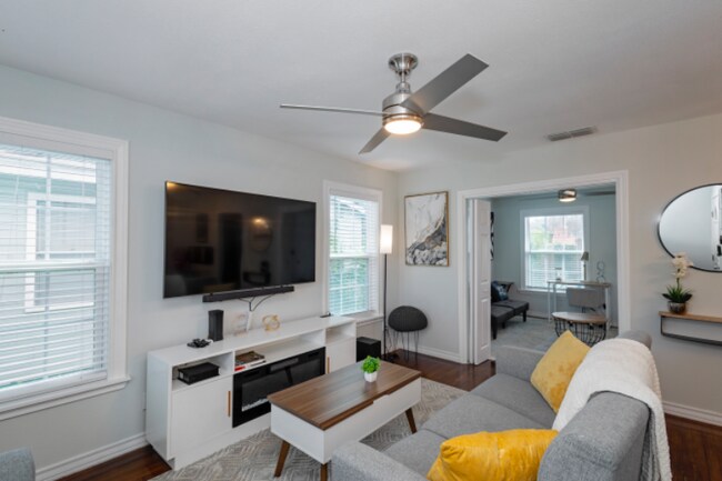 Building Photo - 1325 Ray Dr