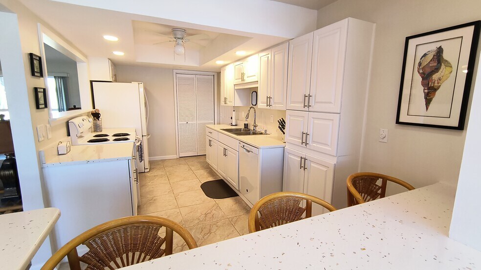 Building Photo - 910 Juno Dr