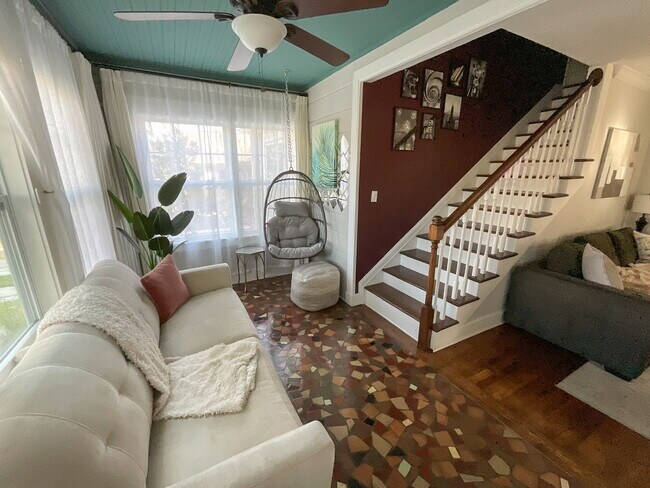 Building Photo - 860 13th Ave S