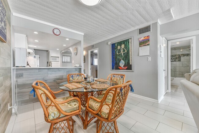 Building Photo - 7310 Seawall Blvd