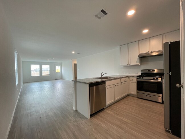 Building Photo - Single Family Home For Rent