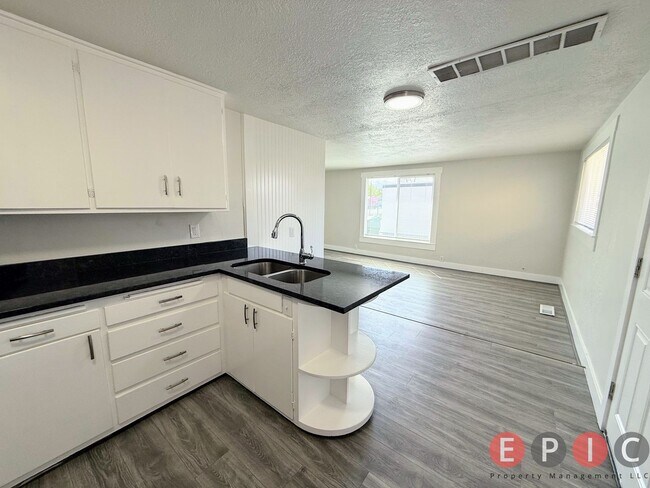 Building Photo - 2544-2548 S 200 E