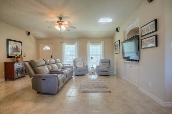 Building Photo - 824 Cherry Hills Dr