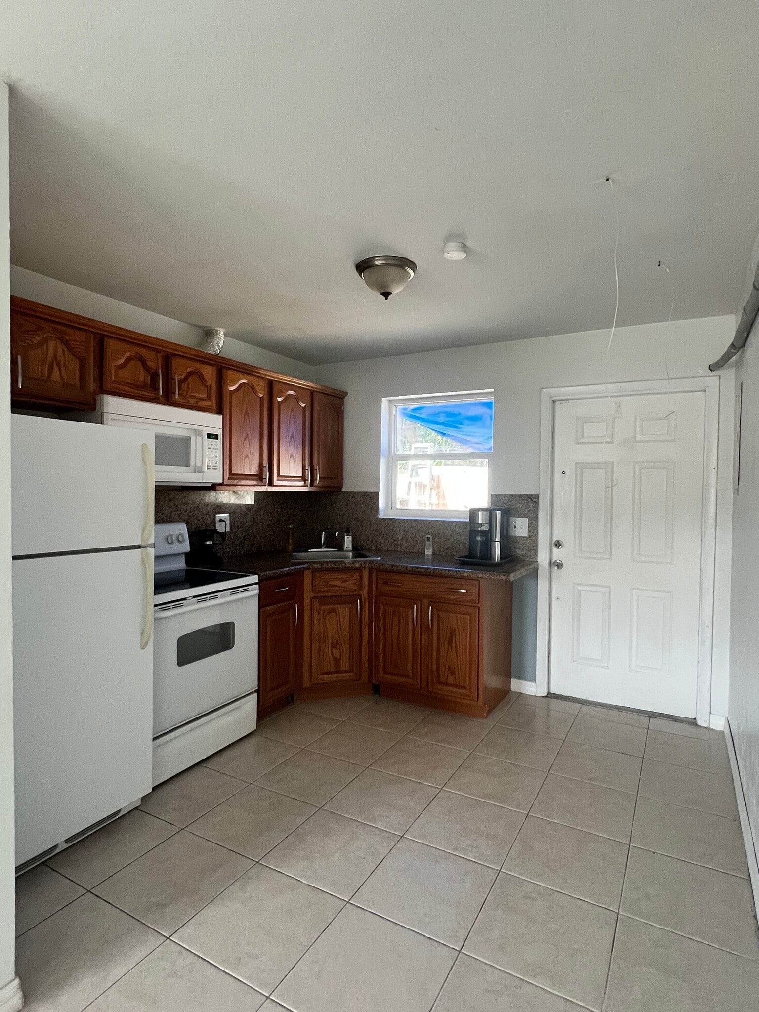 Building Photo - 4643 Myrtle Ln