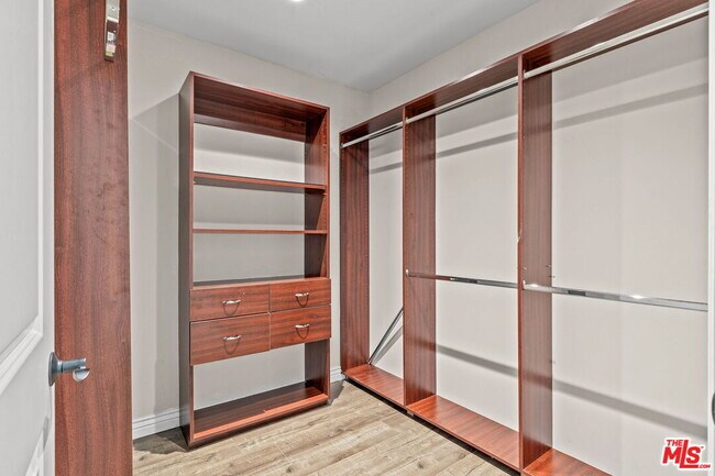 Building Photo - 5027 Ledge Ave