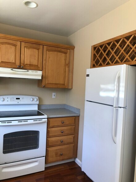Kitchen - 3555 Northwood Dr