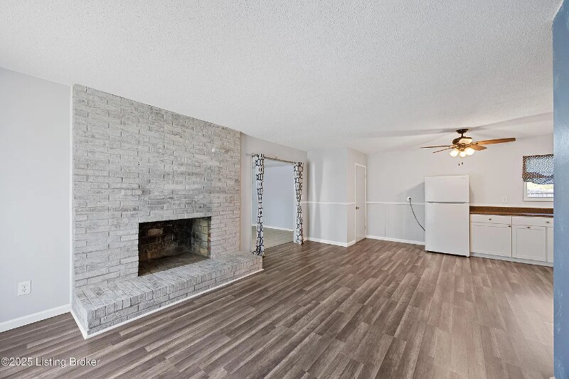 Building Photo - 7520 Blue Wing Dr